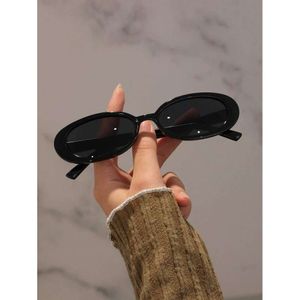 1 -stc vrouwen plastic klassieke ovale pose reismode zwarte zonnebrillen voor UV -bescherming buitenaccessoires