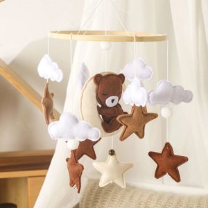 1PC Bébé en bois Rattles Soft Felt Mobile Crib Cartoon Bear Bear Star Star Moon Hanging Bed Bell Montessori Education Toys 240409