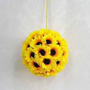 1 Uds 14cm 5 5 bola de flores artificiales de girasol de seda Bola de suspensión de besos para DIY decoraciones para fiesta de boda flor nupcial Kis290a