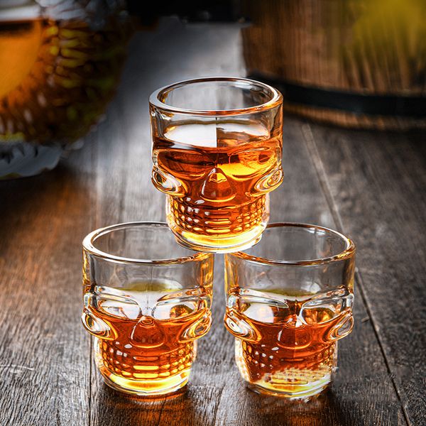 1pcs 50ml Skull Head Shot Glass Fun Fun Creative Creative Crystal Party Wine Cup Transparent Beer Steins Halloween Cadeau