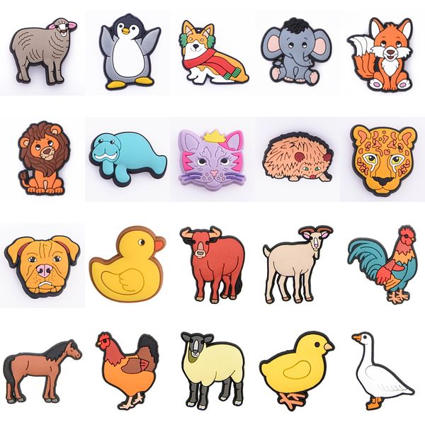 1pcs Animal Croc Charms PVC Cattle Mouton Poulet Poulet Horse Duck Shoe Decorations For Clog Sandals Accessoires Cadeaux de vacances pour enfants