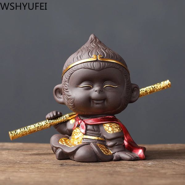 1 PPC Handmade Purple Clay Monkey King Figurine CAR ORNAMENTO Creative Tea Play Pets Boutique Table Decoration Crafts 240411