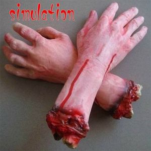 1 stks zoals afgesneden bloederige horror nep latex levensgrote arm hand enge Halloween prop achtervolgde feestdecoratie 220812