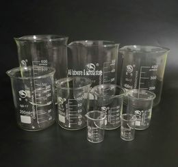 1 stks / partij 50ml tot 2000 ml Transparent Gediplomaliseerd Glass Beker Lab Meten Cup Volumetrisch Glaswerkchemie Experiment Tool