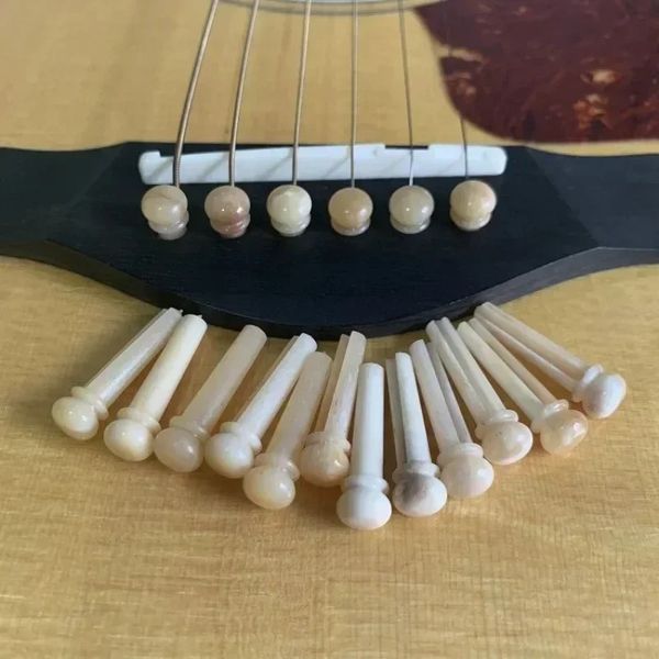 1PCS Ponts de guitare portable épingles à selle de selle de berge acoustique accessoires de guitare en plastique pour la qualité de la guitare acoustique