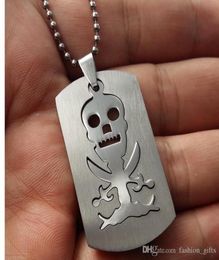 1 pcs En Acier Inoxydable Jeu Anime Crâne Squelette Collier Une Pièce Pirate Logo Collier Men039s Double Couche Détachable Crâne Ta4968860