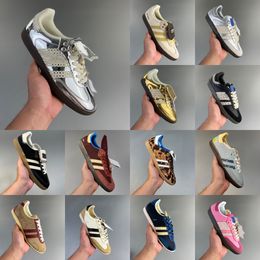 Zapatos de diseñador de nuevo estilo, zapatillas deportivas Vintage, suela exterior antideslizante, zapatos informales plateados clásicos de moda para hombres y mujeres