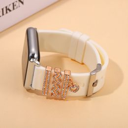 1set 26 Letters English Charmes en métal pour Apple Watch Band Decorative Ring Ornement Ornement Smart Watch Silicone Strap Accessoires