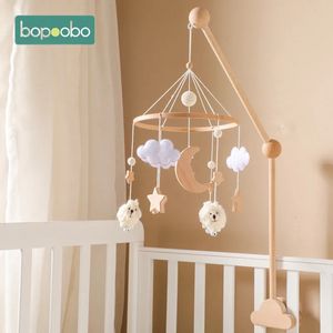 1set bébé en bois 0-12 mois bec cloche mignon mouton mobile suspendu rattal hangle de jouet berceau mobile lit de cloche de cloche support de bois support 231221