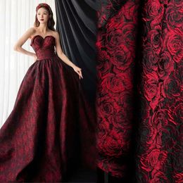 1x1,55 m reliëf zwart donker rood 3d roos jacquard garen geverfd vintage bloemenstof voor dameskledingspak Diy naaimleding 240422