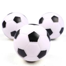 Baule de football en caoutchouc de 2,5 pouces pour animaux de compagnie Small Toys for Dog mâcher du jouet jouet squeaker balle pour les fournitures de produits d'entraînement de petit chien