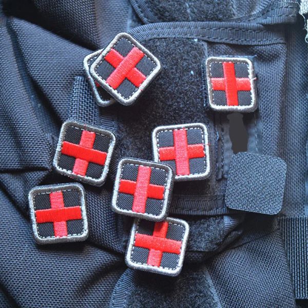 2.5cmx2.5cm Medic Paramedic Tactical Ejército Insignia Mini 3D PVC Caída Red Flaja Suiza Patch Cross Swiss