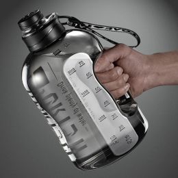 2,7 liter sportwaterfles met rietje Grote draagbare reisflessen voor training Sport Fitnessbeker met tijdschaal BPA-vrij