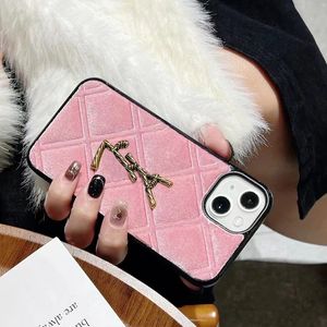 Velvet Cell Phone Cases Designer pour Iphone 15Pro 15 promax 11 12 13 14 Pro Max Winter Luxury Letters Phone Case Gold Y Phonecase Unisexe