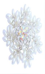 2 inch Sparkly Silver Tone Snowflake Kerstbroche met Marquise Shape White Pearls Wedding Party Gifts3040537