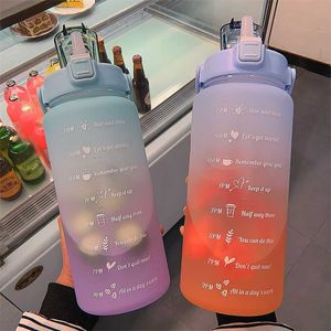 2 litres de grande capacité Motivation gratuite avec marqueur de temps Fitness Jugs Gradient Color Plastic Cups Outdoor Frosted Water Bottle 211013