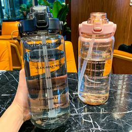 2 liter stro water fles grote capaciteit plastic beker draagbaar drankje met tijd marker voor buitensportfitness 240516