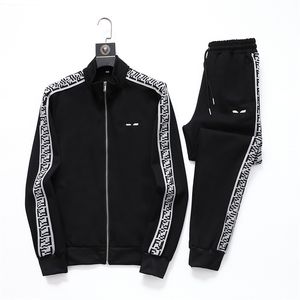 2 Survêtements pour hommes Designer Mens TrackSuit Luxe Hommes Sweatsuits à manches longues Classique Mode Poche Courir Casual Homme Vêtements Tenues Pantalon Veste Deux Pièces # 125