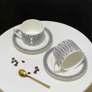2 tasses à café et soucoupes en porcelaine blanche et noire modernes ensemble de tasses à thé en porcelaine nordique cuisine décor à la maison cadeau d'anniversaire de luxe