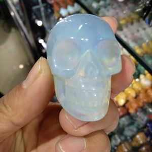2 '' Opalite Crystal Quartz Skull White Stone Healing Hand Gesneden Figurine Altaar