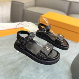 Diseñador de lujo de alta calidad Sandalias de playa Zapatillas Sandalias para papá Nueva moda Zapatos planos casuales con caja