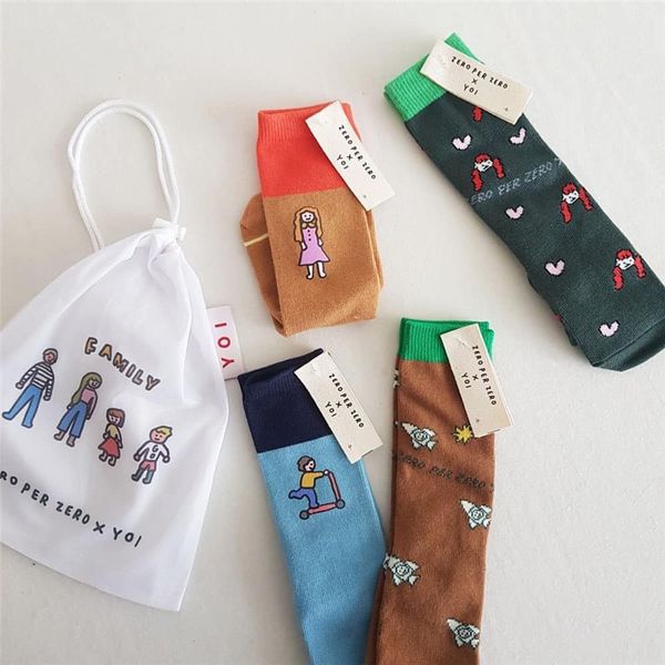 2 paires / lot kid fashion tube chaussettes boy cartoon de boucles imprimées motif de fusée fille coton coton rouges child tubes tendances élégantes lj200828