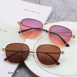 2 stuks mode luxe designer 2023 zonnebril voor vrouwen trendy straatfotografie groot gezicht afslankende zonnebril voor mannen rijden speciale zonnescherm