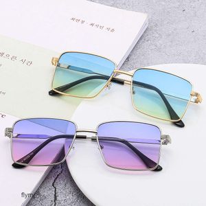 2 pcs Mode Designer de luxe 2023 Lunettes de soleil Femmes Boîte Mode Commerce Lunettes de soleil Hommes Édition Coréenne Mode Commerce