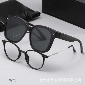 2 piezas Diseñador de lujo de moda Nuevas gafas protectoras para miopes Un espejo Gafas de sol resistentes a los rayos UV de doble uso Tiktok Las mismas gafas de sol polarizadas TR están de moda para los hombres