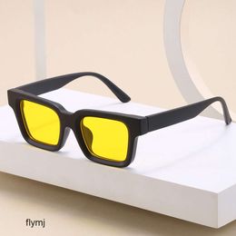 2 stks Mode luxe ontwerper Nieuwe stijl zonnebril vierkante unisex high-definition modieuze driedimensionale zonnebril