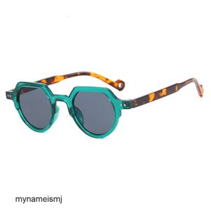 2 stks Mode luxe ontwerper Ronde zonnebril met klein frame 2023 nieuwe Instagram zonnebril trendy modeshow straatfoto zonnebril persoonlijkheid