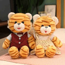 2 pcsparty mignon tigre peluche jouets beaux oreillers de tigre habillés poupées de tigre remplis doux pour enfants filles anniversaire cadeau de la Saint-Valentin J220729