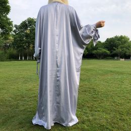 2 -delige vlinder Satin Abaya Set Tie manchet Mouw Kimono Match Inner Slip Islamitische kleding Dubai Moslimvrouwen Glanzende maxi -jurk