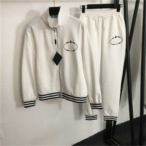 Ensemble 2 pièces Sweatsuits pour femmes Vêtements pour femmes Veste à manches longues brodée Vêtements de sport Pantalons longs Haut de sport Pantalons de survêtement Survêtement de créateur Women Sweat Suits