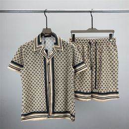 2 Moda de verano Trajes para hombre Hawaii Pantalones de playa Conjunto Camisas de diseñador Impresión Camisa de ocio Hombre Slim Fit La junta directiva Manga corta Playas cortasQ266