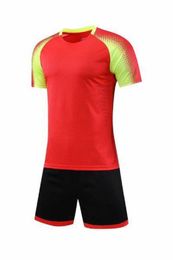 20 21 Custom Blank Soccer Jersey Uniforme Teams personnalisés Teams avec nom de conception imprimée Shorts et numéro 01