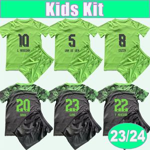 2023 24 Wolfsburg Kids Kit Maillots de football BAKU COZZA L.NMECHA ARNOLD WIND Home Away Costume pour enfants Maillot de football à manches courtes Uniformes