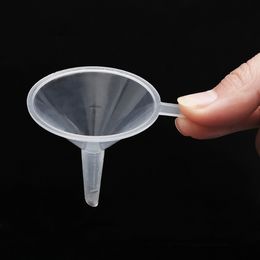 20/5 piezas pequeños embudo de plástico transparente mini embudo de aceite líquido para perfumes de botellas Aceites esenciales Herramientas de dispensación de laboratorio