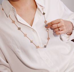 20 Flowers Diseñadores Collar para mujeres Top V-Gold con collares colgantes de trébol