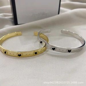 20% de réduction sur tous les articles 2023 Nouveaux bijoux de mode de luxe de haute qualité pour le nouveau bracelet de style cool stéréo amoureux bicolores en or et en argent