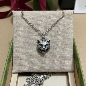 20% korting op alle items 2023 Nieuwe luxe hoogwaardige mode -sieraden voor ketting dubbele kop Chinese Zodiac Tiger Jaar beperkte donkere gecoate kreeft sluiting