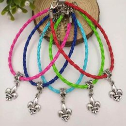 20 PCS Lot Antigua plateado Fleur de Lis Dangle Bead Colgante de color mixto Cordera de cuero Braceletas Berrzantes Joyas para mujer A11865436331