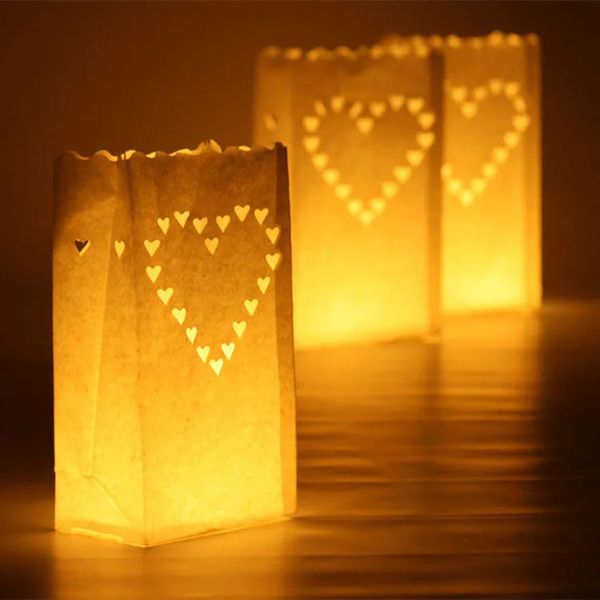 20 piezas / lote Portavelas en forma de corazón Luminaria Linterna de papel Bolsa de vela para fiesta de Navidad Decoración de boda al aire libre 240127