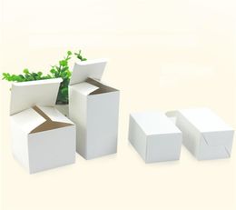 Cajas de cartón pequeñas de regalo de embalaje blanco de 20 tamaños, caja de papel de embalaje de cartón de papel kraft cuadrado, fábrica entera LZ07405941205