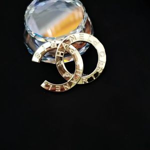 20 -stijl merk Designer Letter Broches Dames Men Paren Luxe Rhinestone Diamond Crystal Pearl Broche Suit Mode Jewelry Accessories
