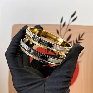 20 stijl Klassieke Armbanden mannen en vrouwen Bangle 18K Verguld roestvrij staal Kristal Bloem Kralen Liefhebbers Gift Polsbandje Manchet Ketting Designer Sieraden heet verkoop