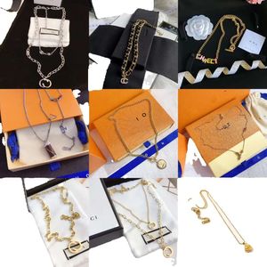 20 stijl designer ketting hanger kettingen ontwerpers roestvrij staal kunstleer brief voor vrouwen bruiloft sieraden zonder doos