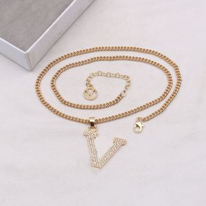 20 Style Designer Collier Pendentif Colliers Designers Strass Diamant Plaqué Or Lettre En Acier Inoxydable pour Femmes Bijoux De Mariage Sans Boîte