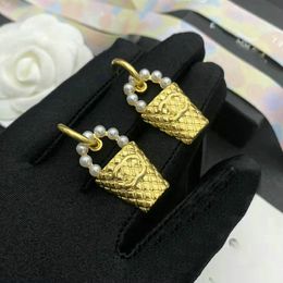 20 -stijl luxe ontwerper Classic Elegant Pearl Dange oorbellen voor vrouwen Crystal Long Tassel Drop Earring Wedding Sieraden