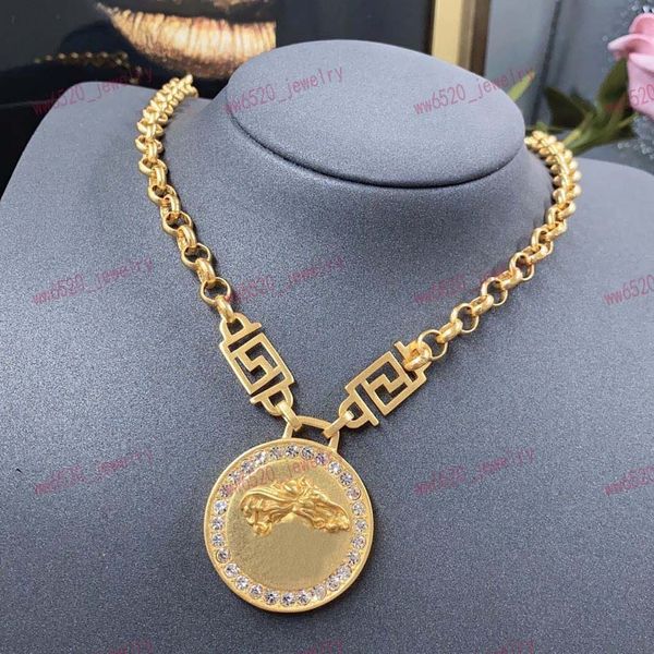 20 types de Sutra Designer Gold, collier haut, portrait sculpté de méduse mythique, zircon, cristal, émail, neutre, hommes, femmes, cadeaux, haute qualité avec boîte